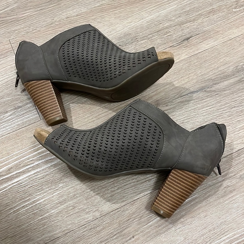 Giani Bernini Open Toed Heels